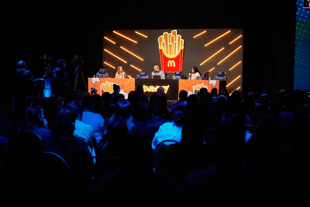 Producción y control de evento híbrido con streaming para McDonald's - KinoBovio